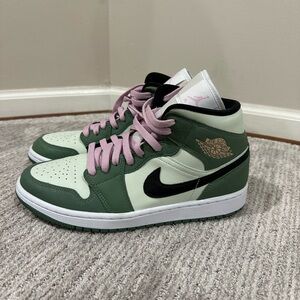 Jordan 1 Mid Dutch Green